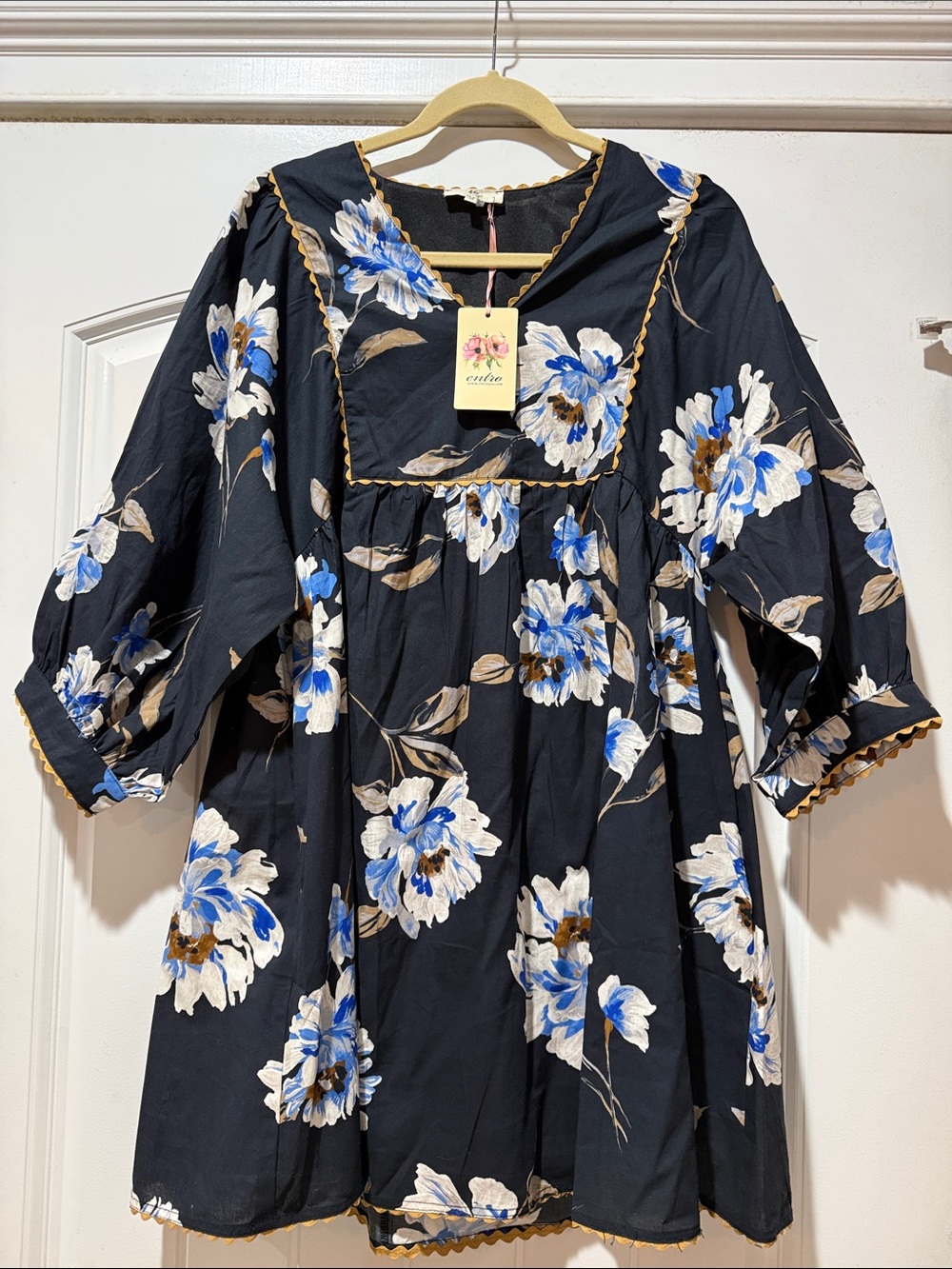 entro Black Floral Puff-Sleeve Casual Dress with Blue and White Blooms